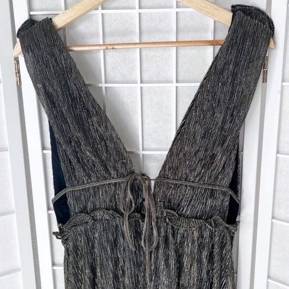 LULU’S Stunning Low Neck-Line Gown - Picture 12 of 12